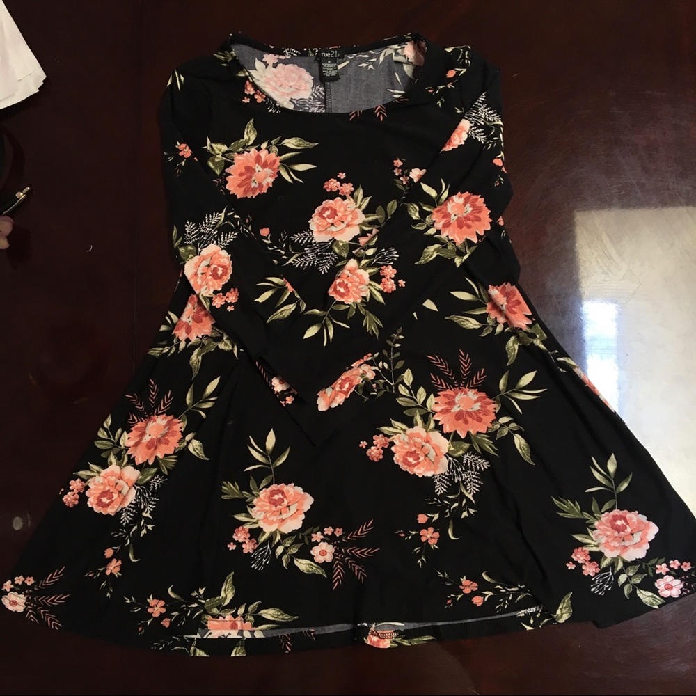 Floral Black Dress (M)